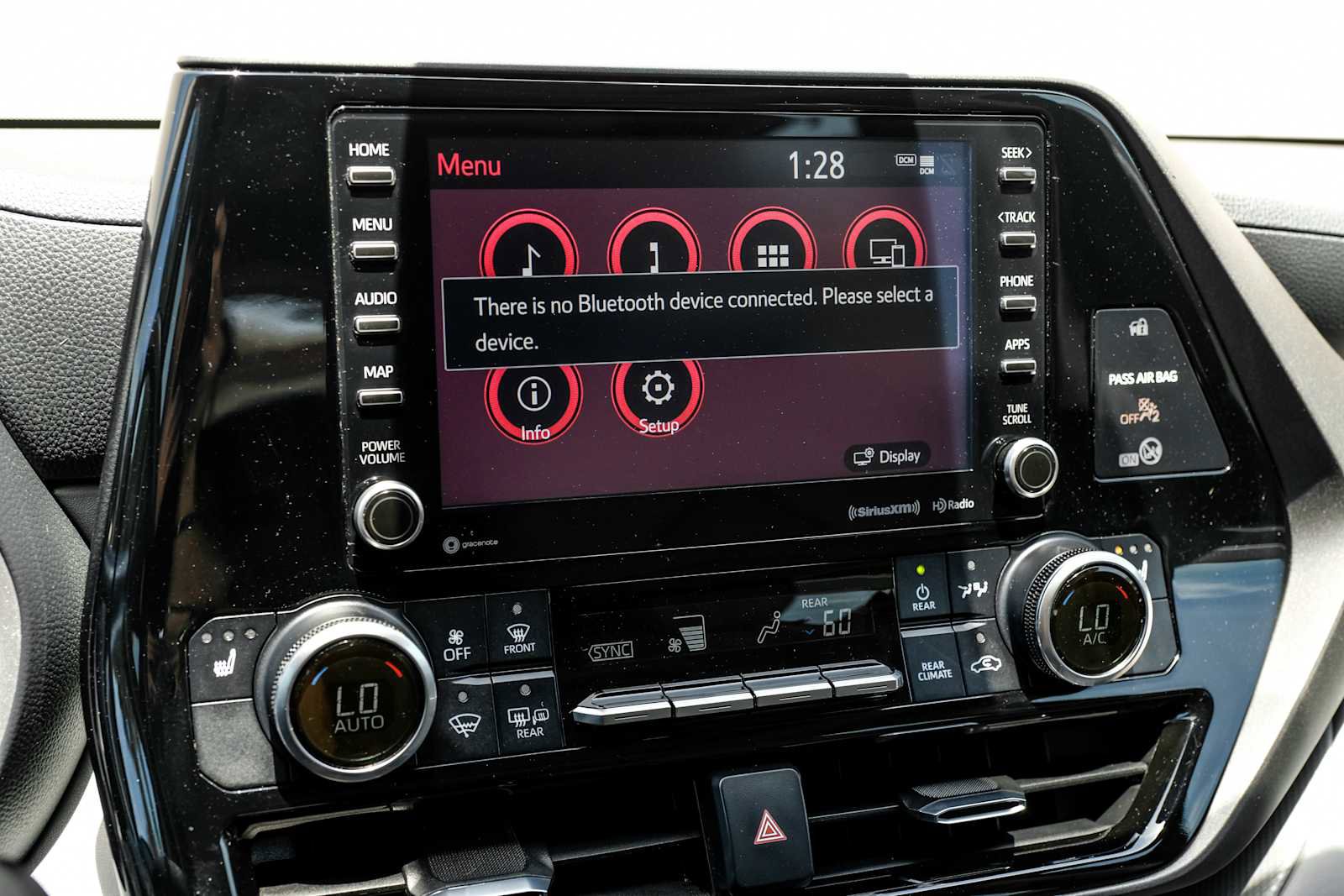 Used 2020 Toyota Highlander XLE FWD image 32