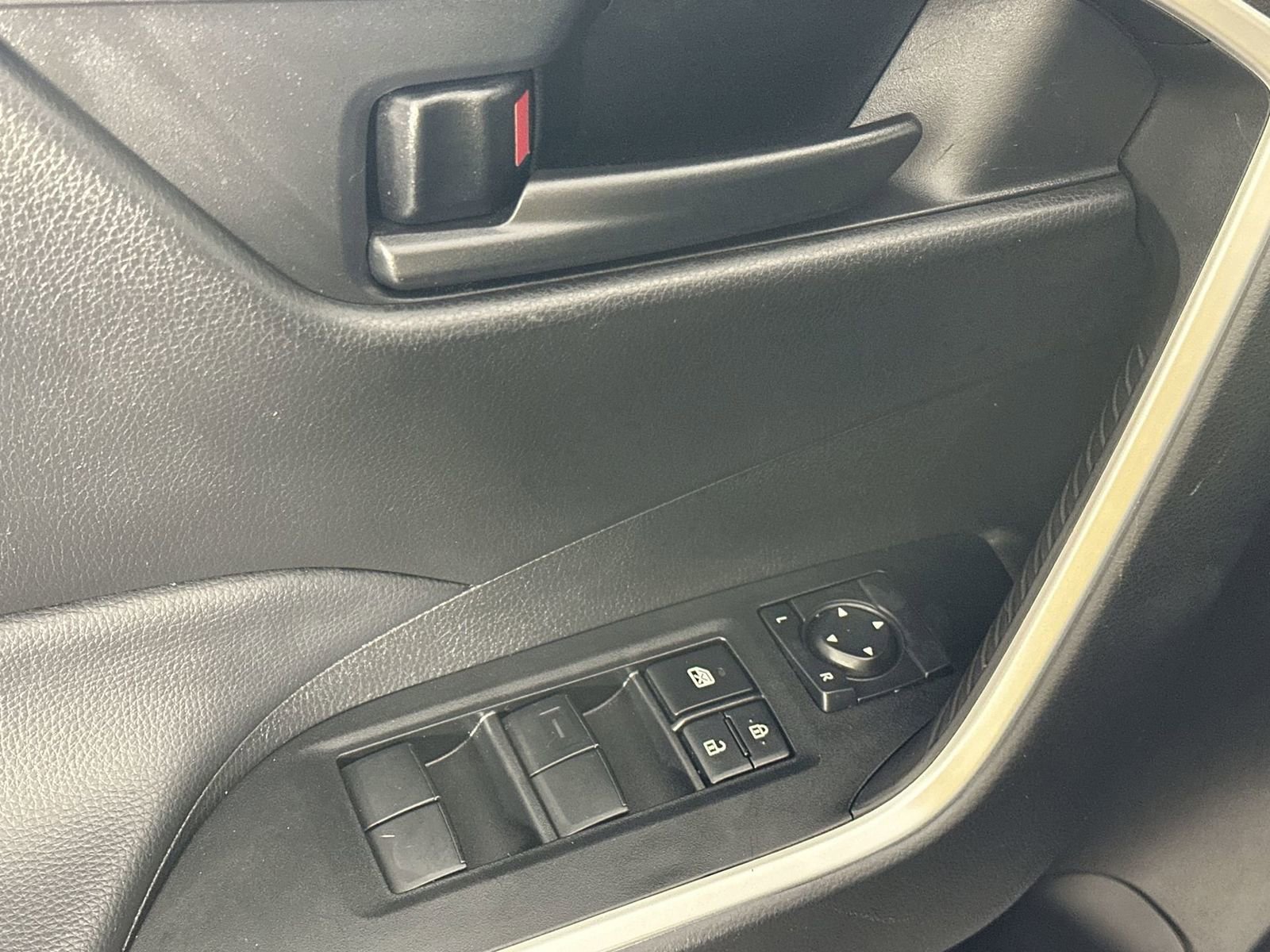 Used 2024 Toyota RAV4 LE FWD image 13