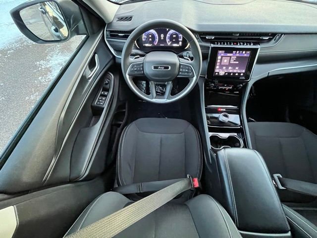 Used 2023 Jeep Grand Cherokee Laredo image 23