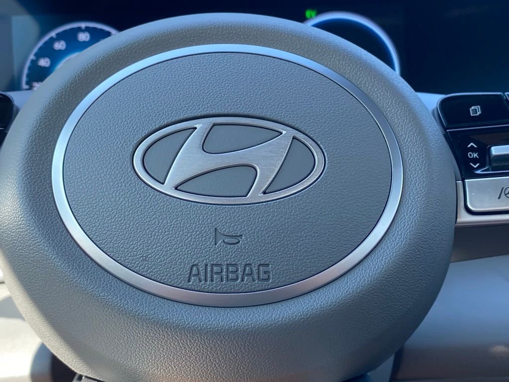 New 2025 Hyundai Elantra SEL FWD image 18