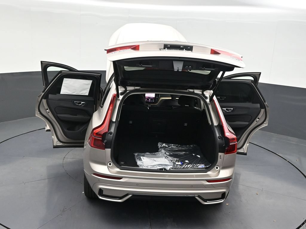 New 2026 Volvo XC60 B5 Plus AWD/4WD image 33