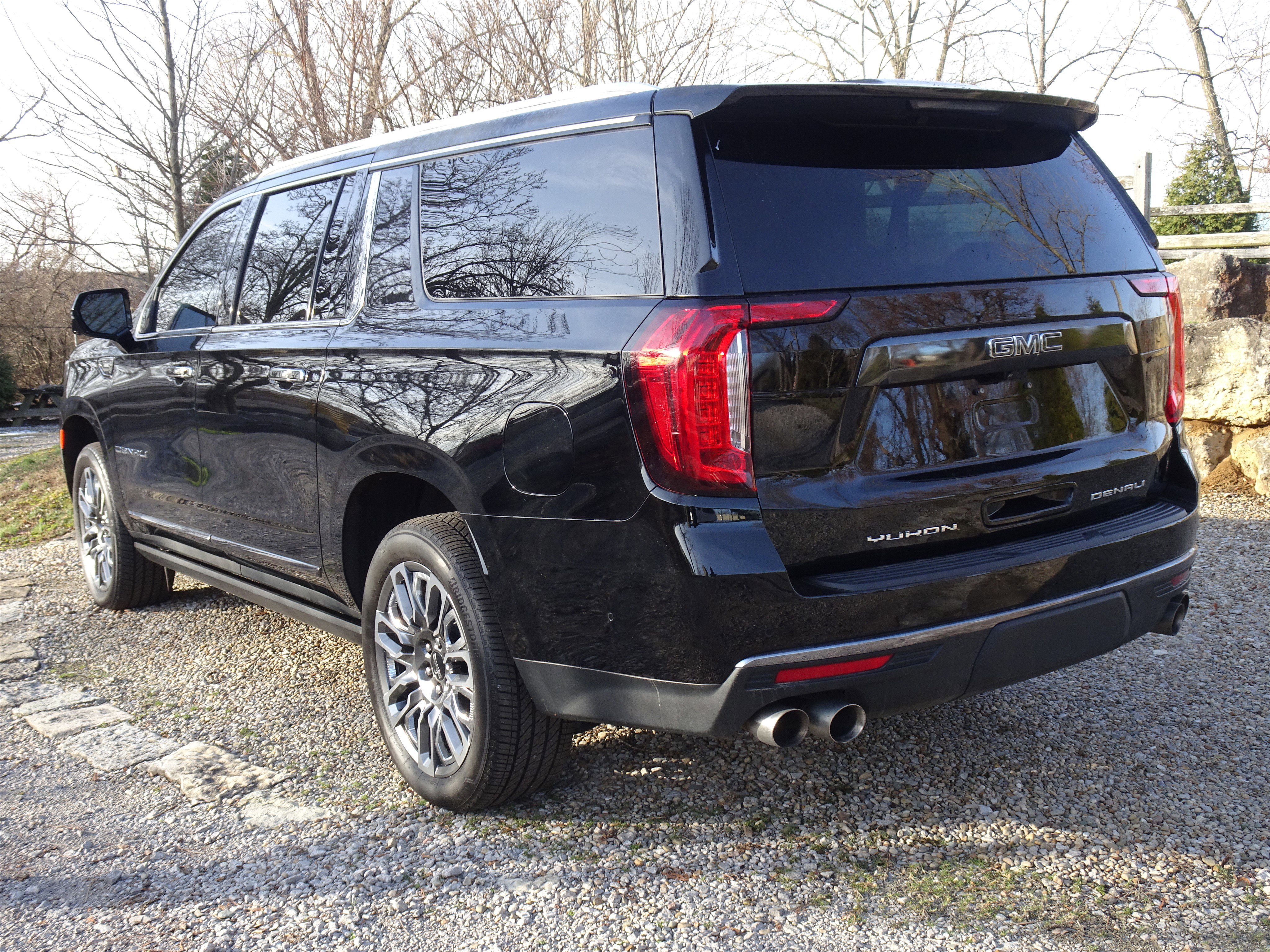 Used 2023 GMC Yukon XL Denali Ultimate image 8