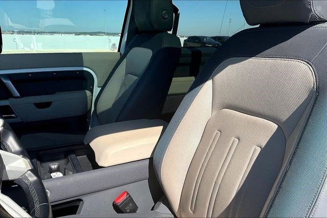 Used 2022 Land Rover Defender 90 X-Dynamic S image 30