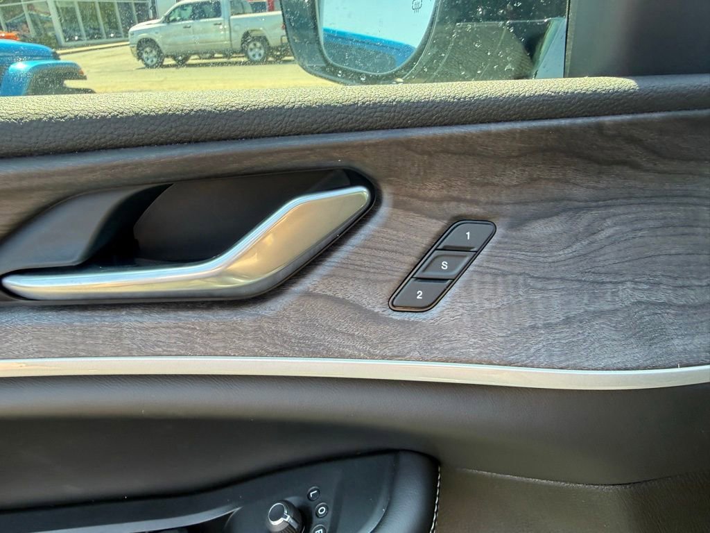 New 2026 Jeep Grand Cherokee L Limited AWD/4WD image 14