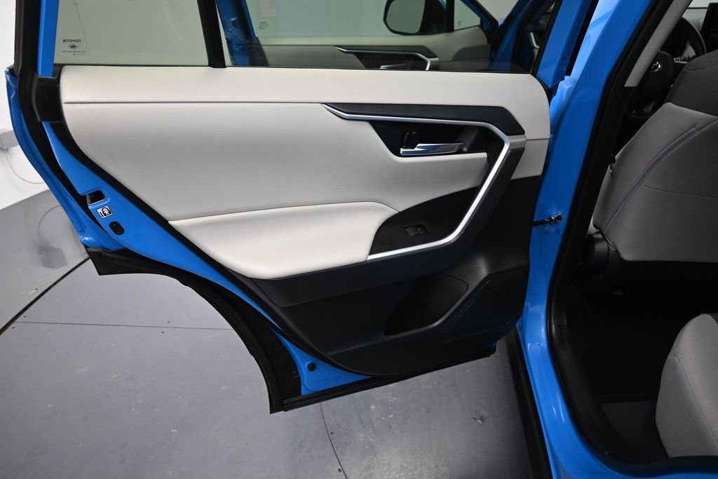 Used 2019 Toyota RAV4 XLE w/ Carpet Mat Package AWD/4WD image 24
