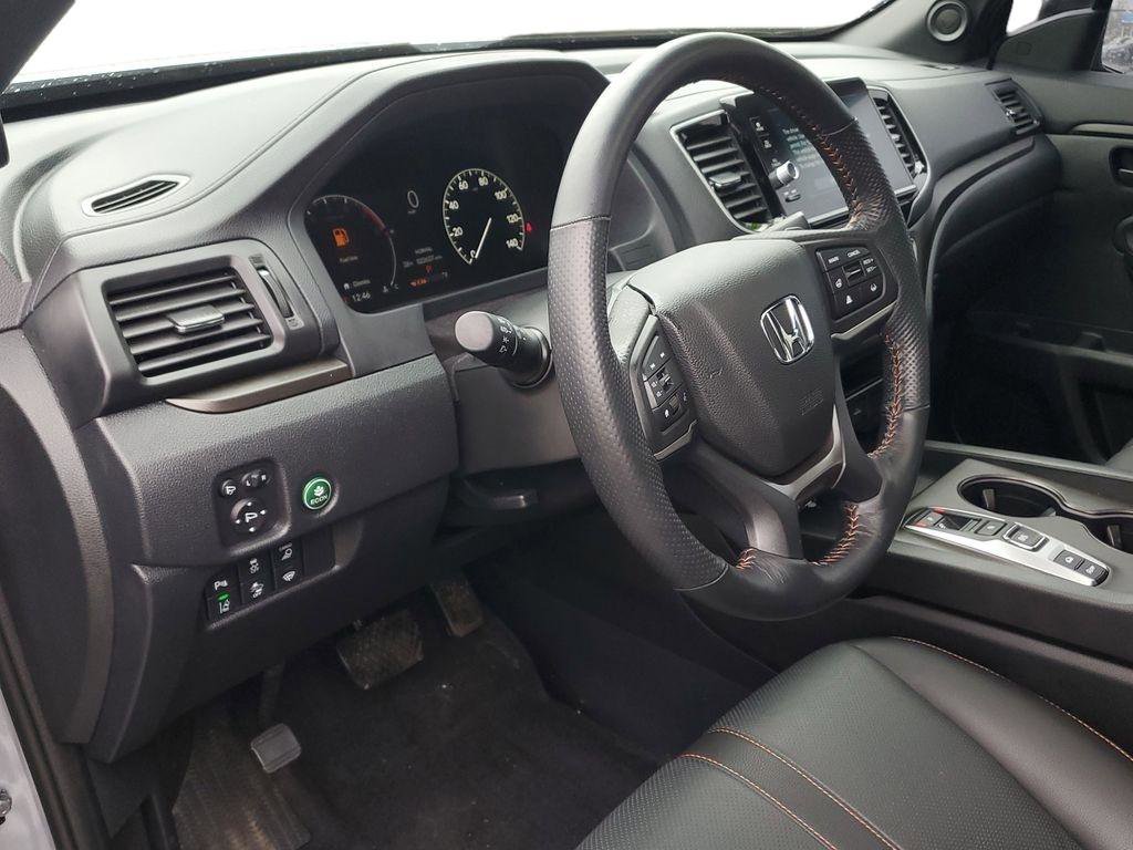 Used 2025 Honda Ridgeline TrailSport image 9
