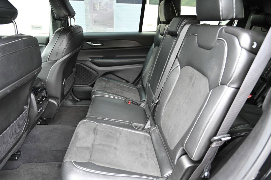 Used 2024 Jeep Grand Cherokee L Laredo image 17