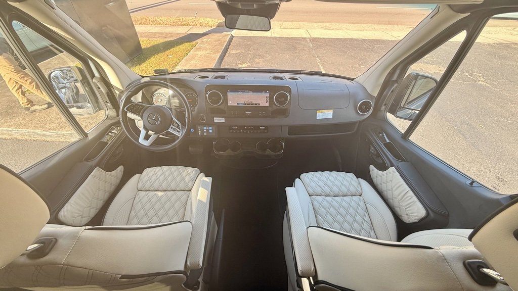 Used 2021 Mercedes-Benz Sprinter 2500 image 8