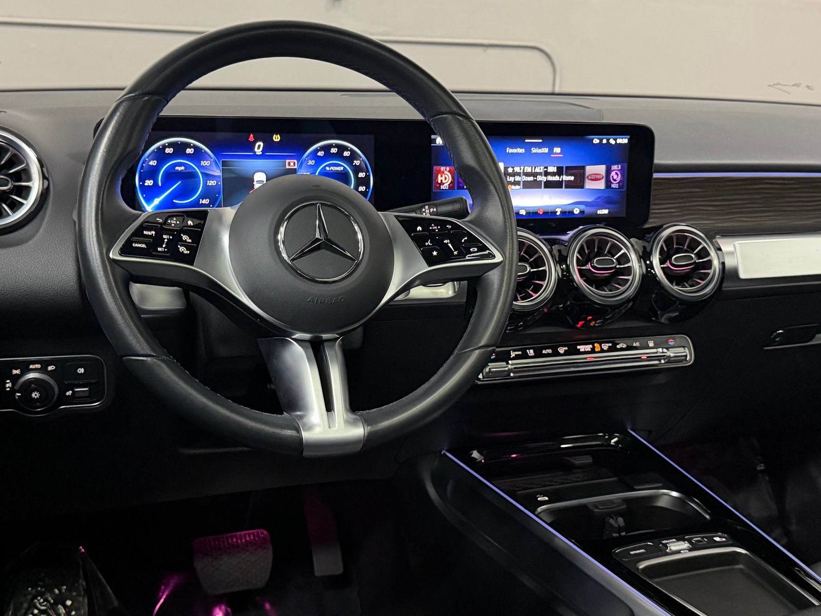 Used 2025 Mercedes-Benz EQB 300 4MATIC image 34