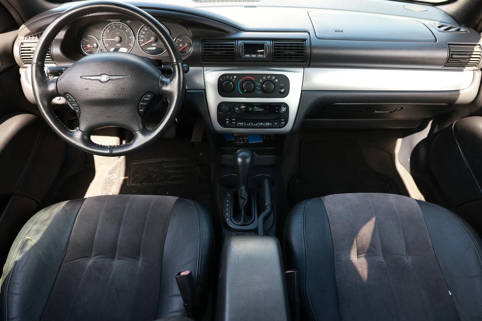 Used 2006 Chrysler Sebring Touring FWD image 26