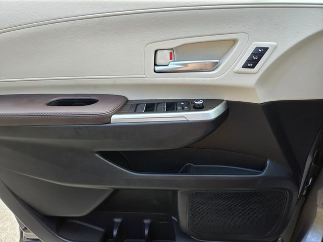 Used 2023 Toyota Sienna Platinum FWD image 34