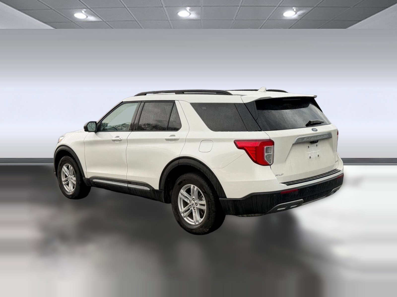 Used 2023 Ford Explorer XLT w/ Equipment Group 202A image 3