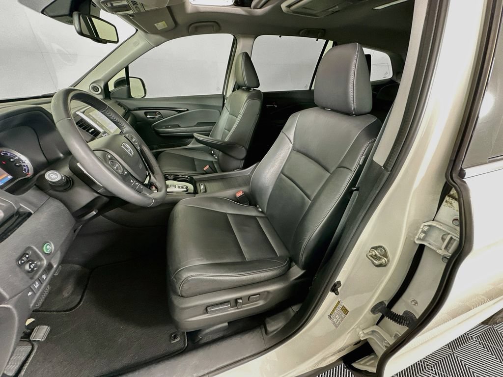 Certified 2017 Honda Pilot Touring image 20