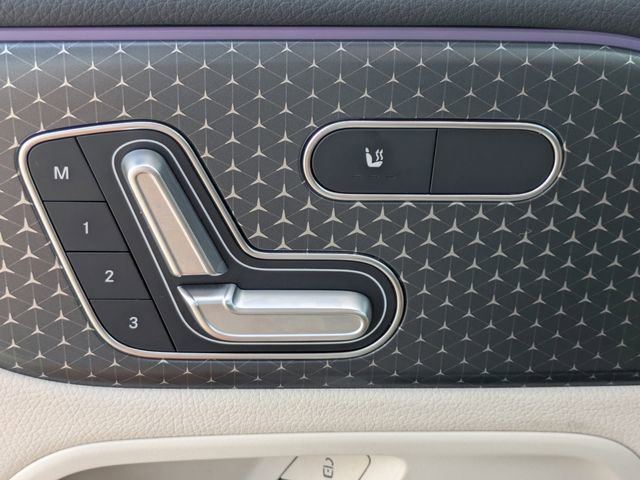 Used 2025 Mercedes-Benz GLB 250 4MATIC w/ Winter Package image 16