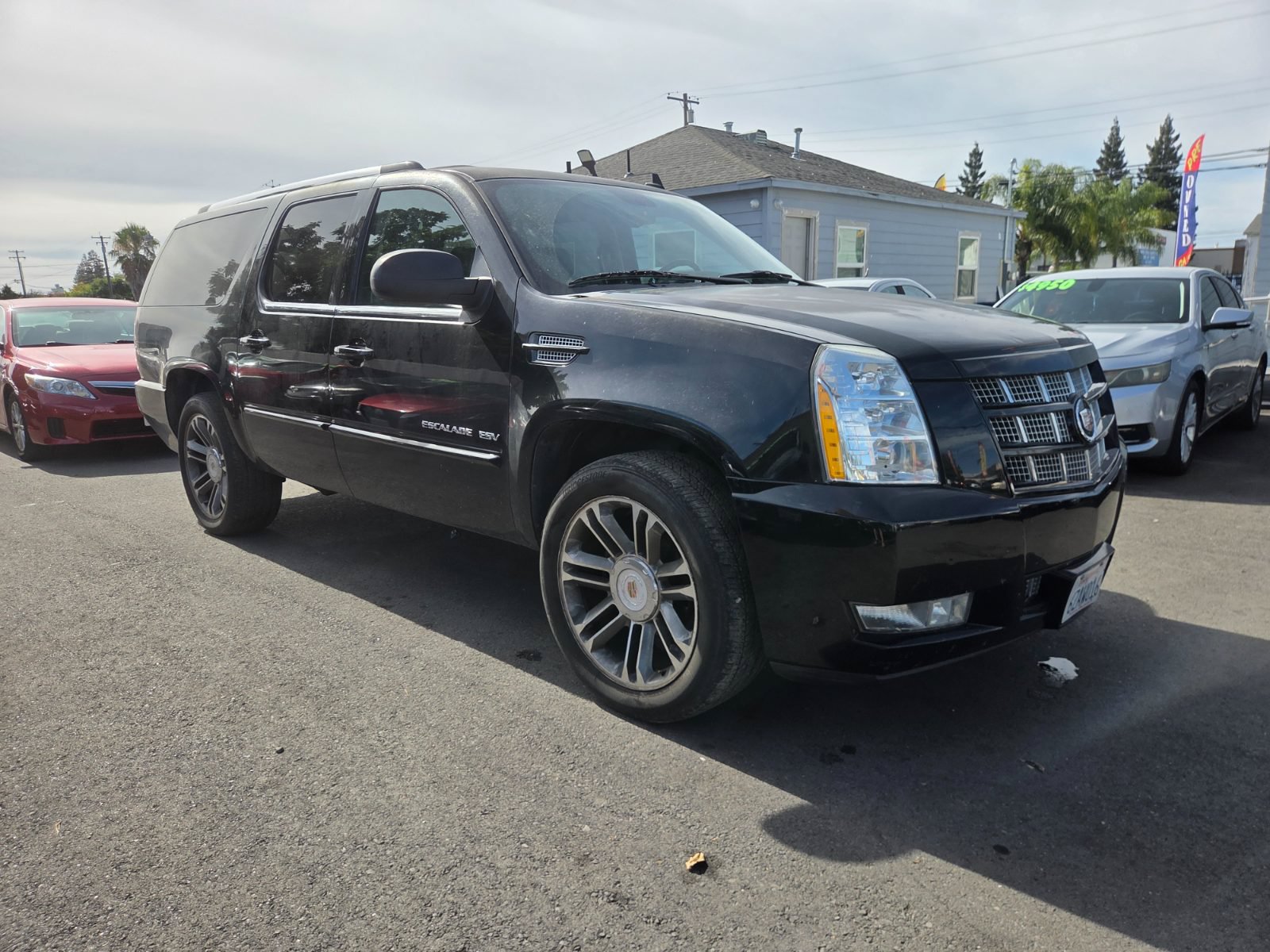 Used 2013 Cadillac Escalade ESV Premium RWD image 4