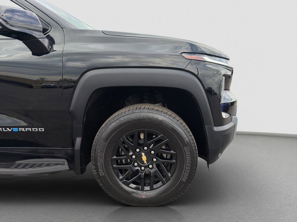 Used 2025 Chevrolet Silverado EV LT image 23