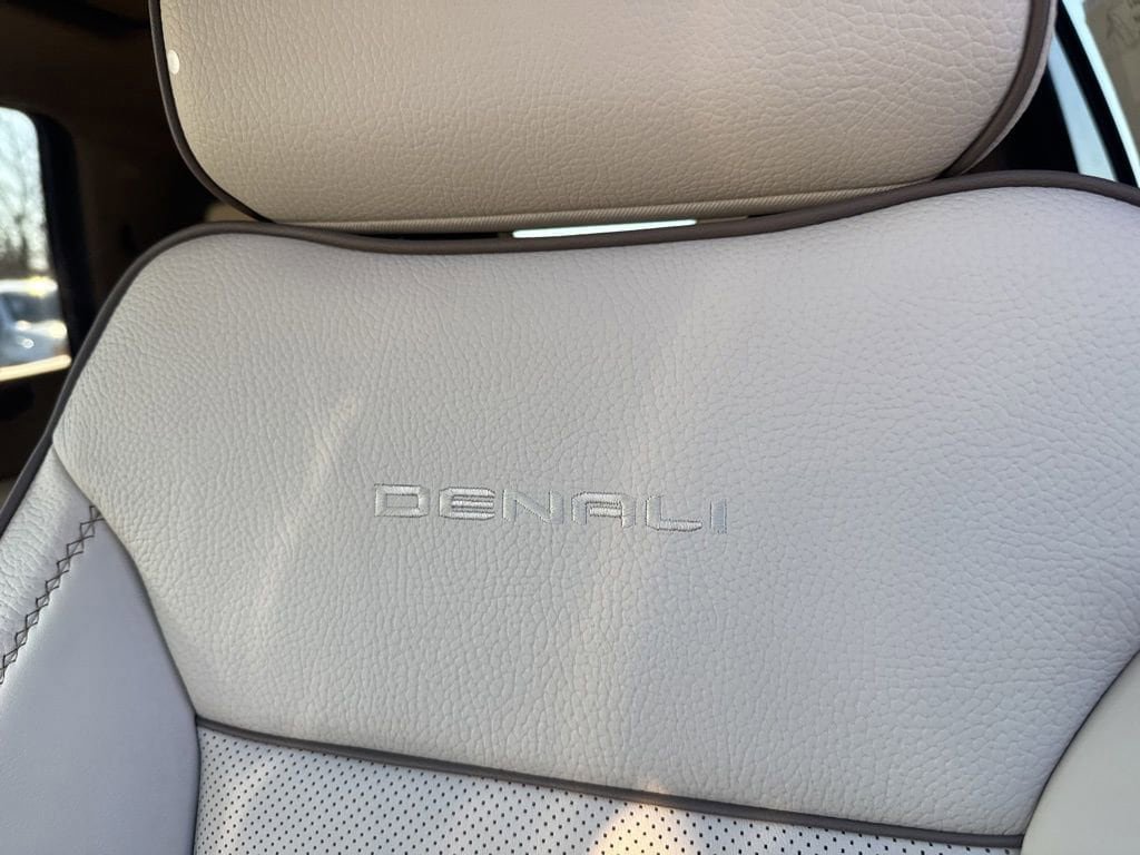 New 2026 GMC Yukon Denali w/ Sun & Power Step Package AWD/4WD image 75