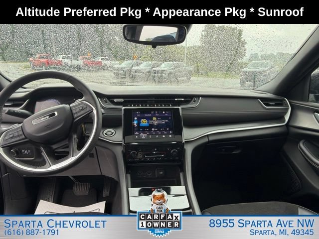 Used 2024 Jeep Grand Cherokee Altitude AWD/4WD image 15