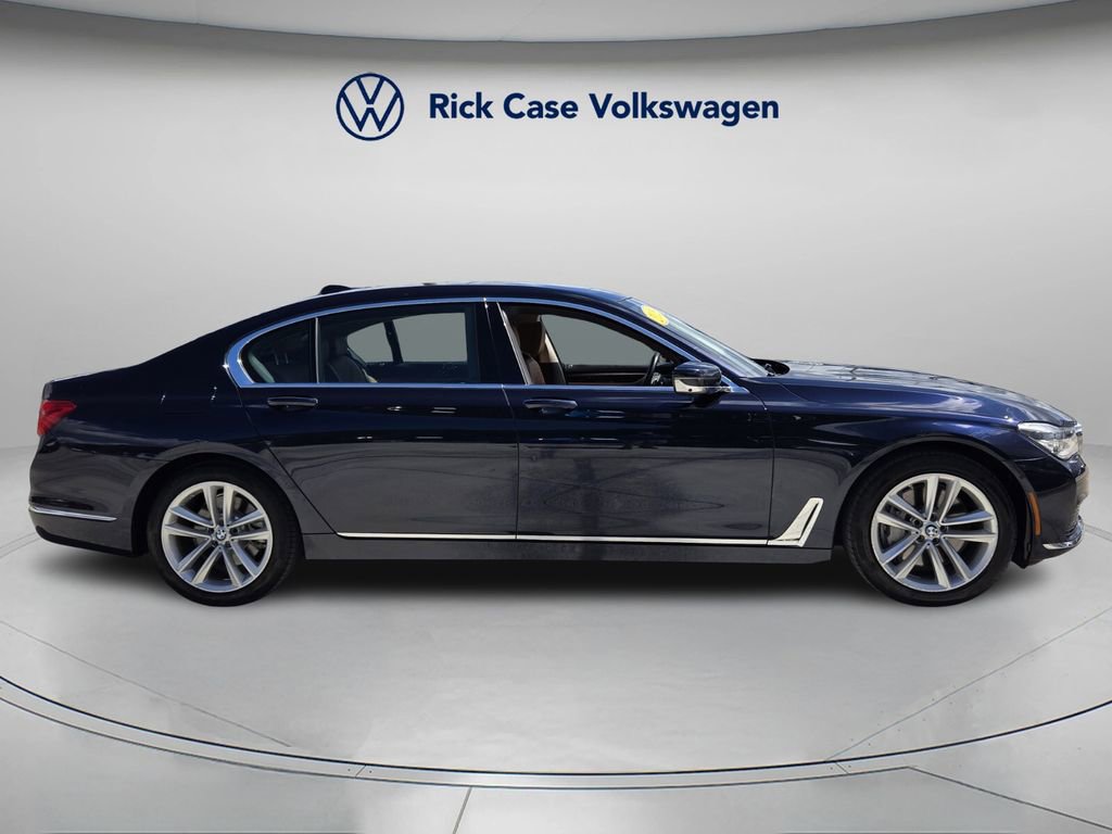 Used 2019 BMW 750i xDrive w/ Executive Package image 3