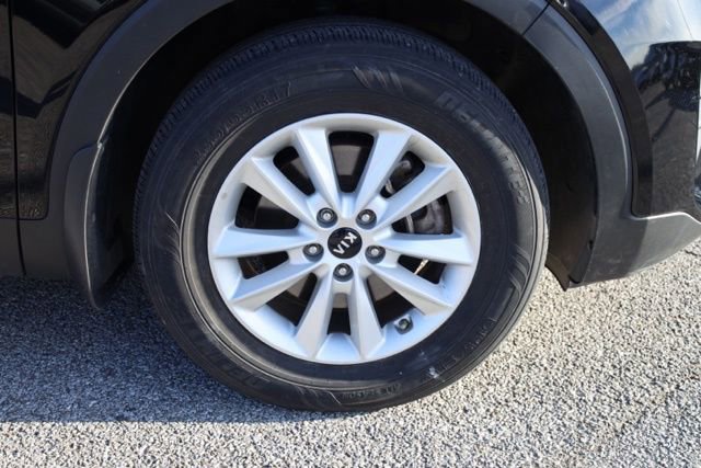 Used 2019 Kia Sorento LX w/ LX Convenience Package image 14