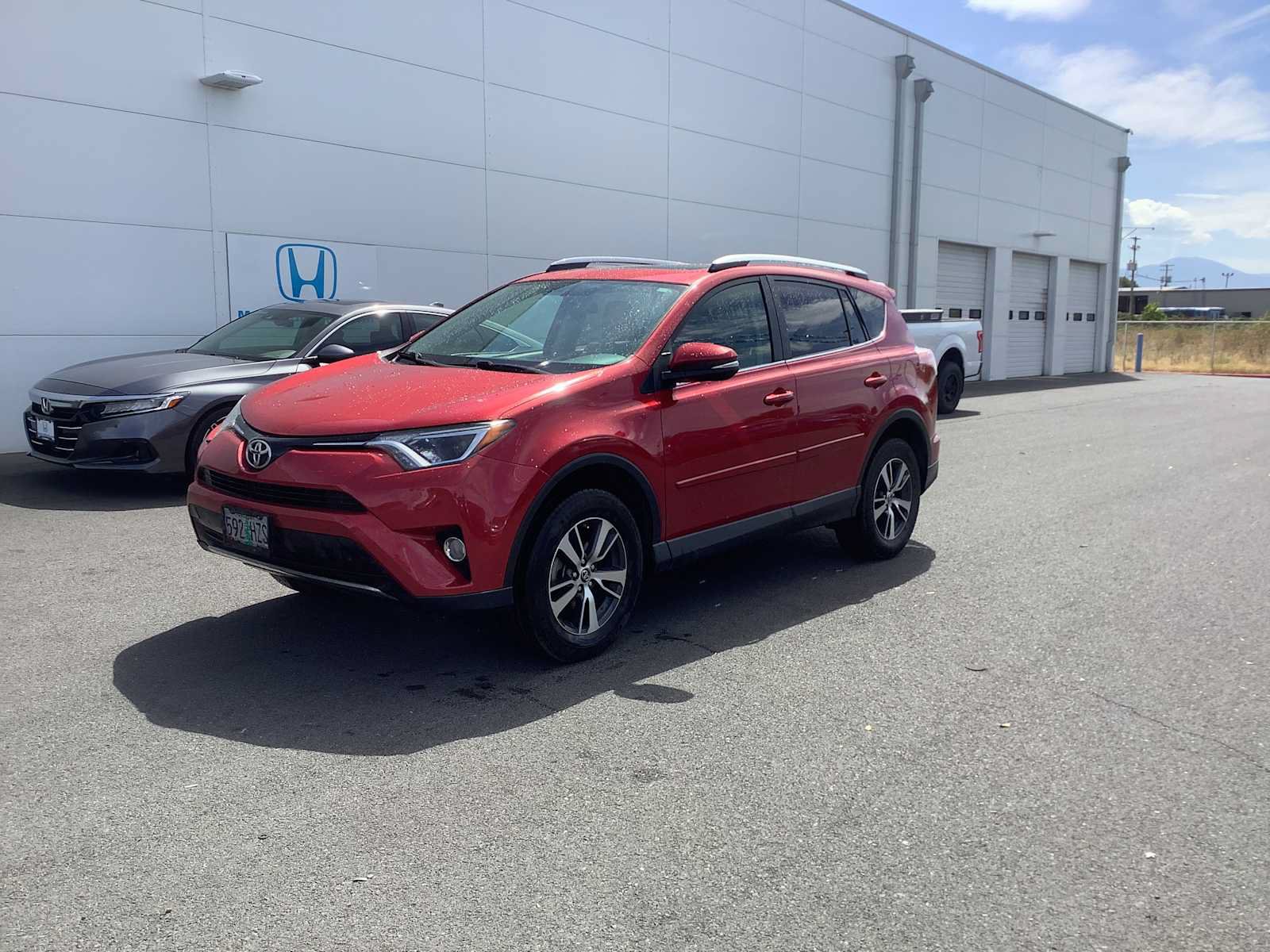 Used 2016 Toyota RAV4 XLE AWD/4WD image 2