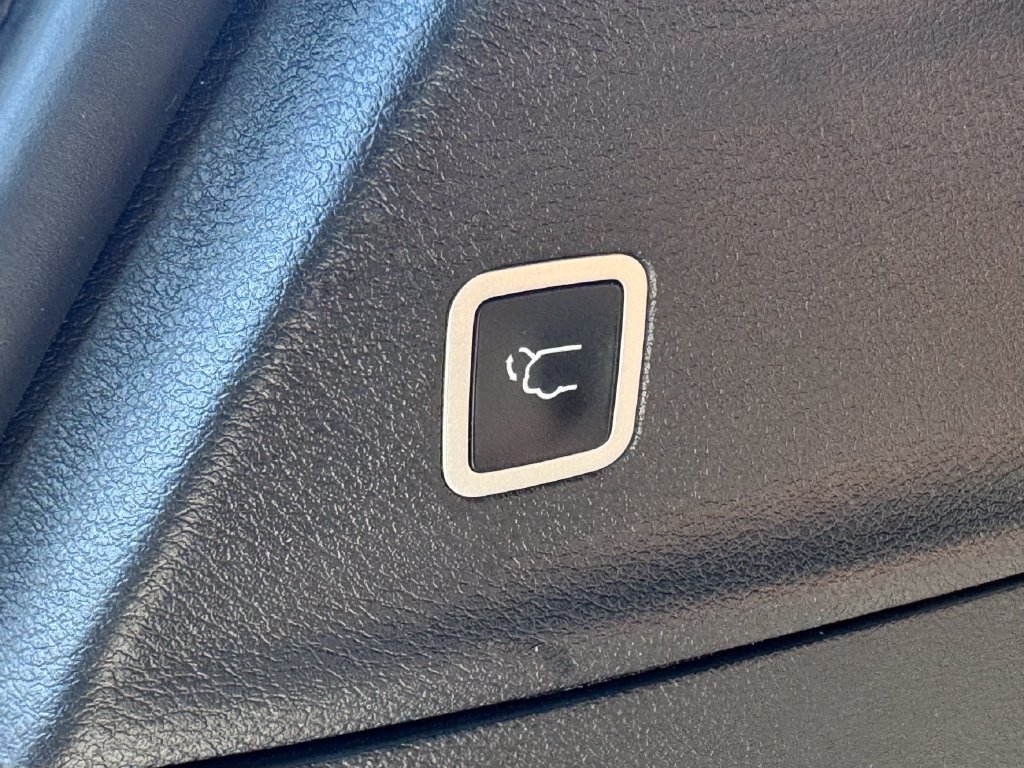 Used 2024 Chrysler Pacifica Pinnacle FWD image 19
