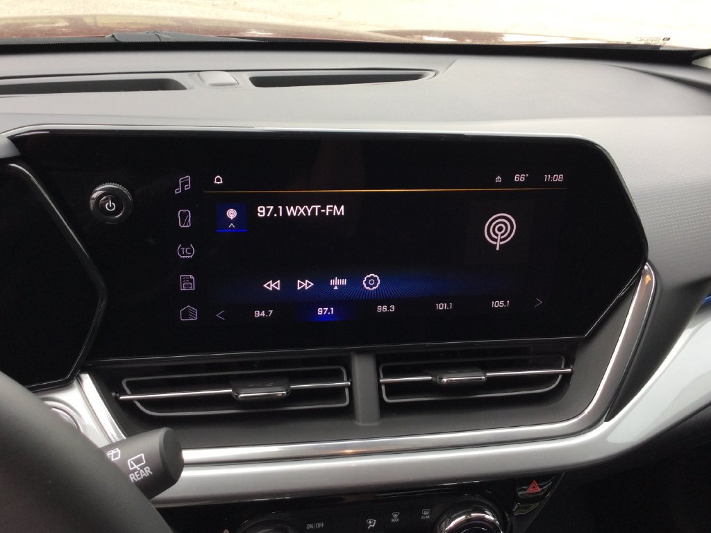 Used 2024 Chevrolet Trax LT w/ Driver Confidence Package FWD image 18