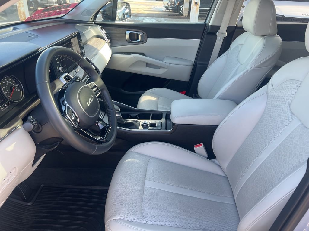 Certified 2023 Kia Sorento EX w/ Panoramic Sunroof Package image 4