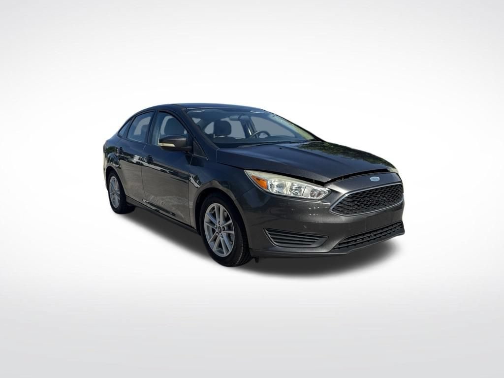 Used 2015 Ford Focus SE w/ Reverse Sensing Package FWD image 2