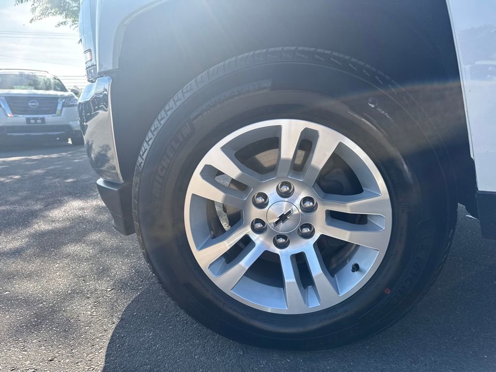 Used 2018 Chevrolet Silverado 1500 LT w/ All Star Edition image 30