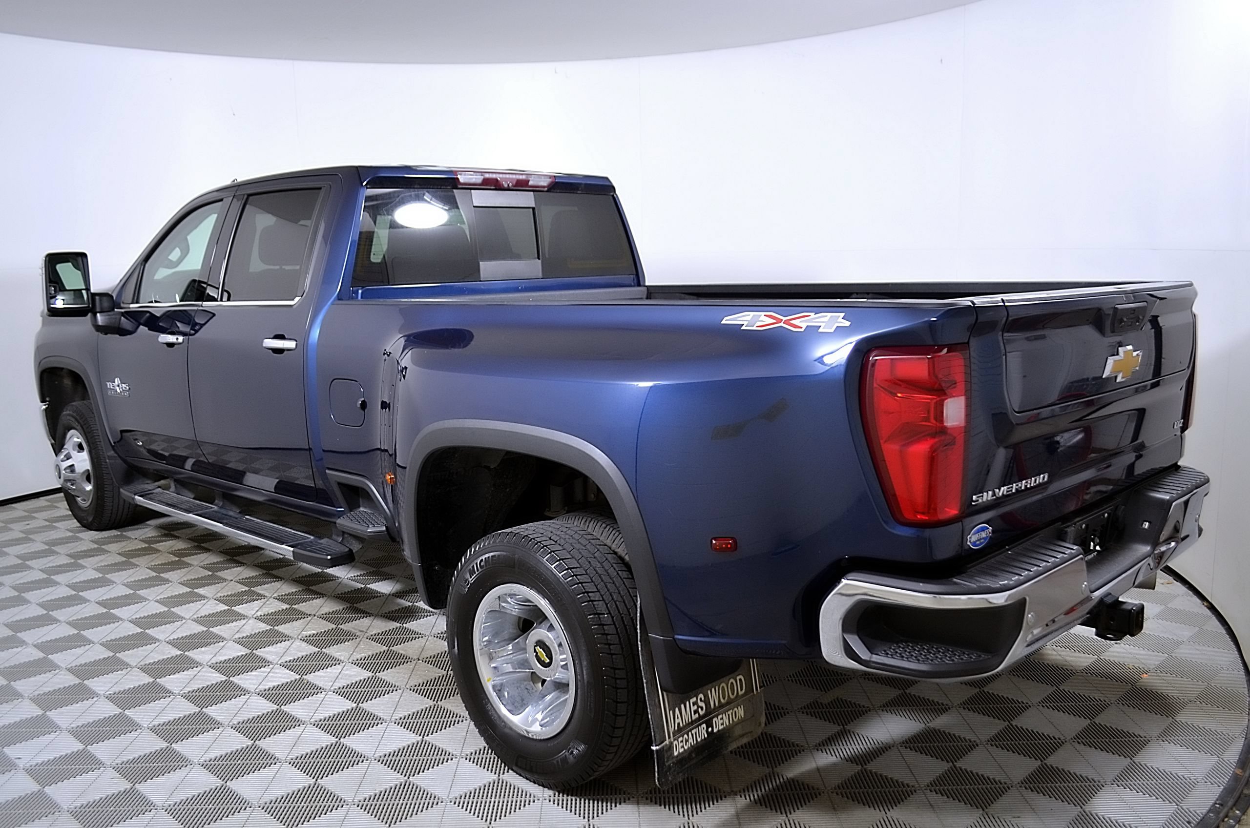 Used 2022 Chevrolet Silverado 3500 LTZ w/ LTZ Texas Edition AWD/4WD image 9