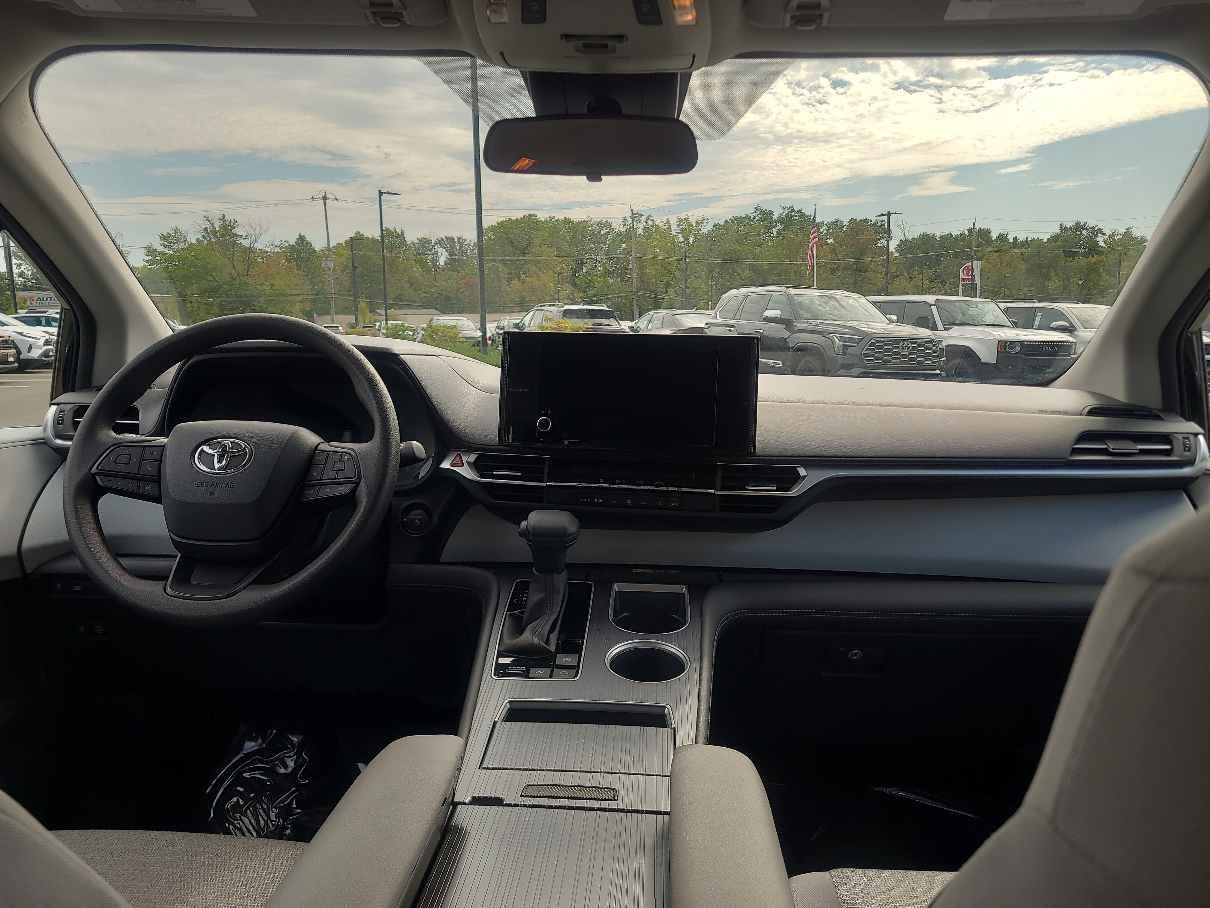 Certified 2025 Toyota Sienna LE FWD image 18