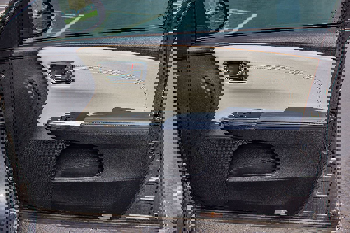 Used 2013 Toyota Avalon XLE image 20