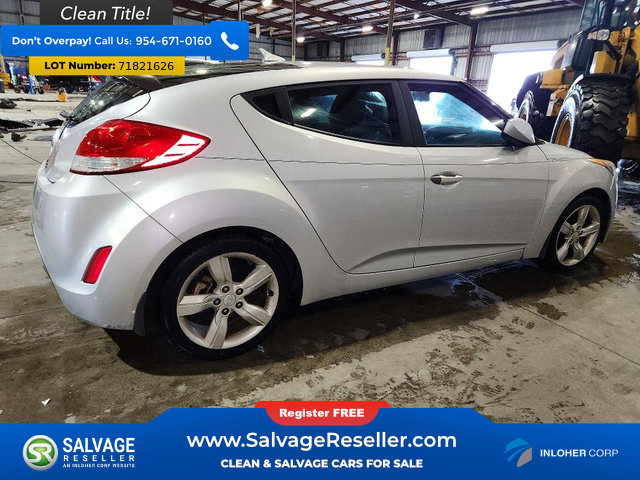 Used 2015 Hyundai Veloster FWD image 4