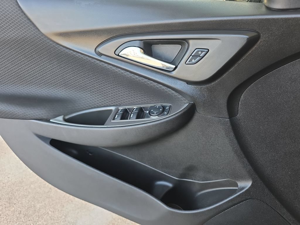 Used 2025 Chevrolet Malibu RS FWD image 24