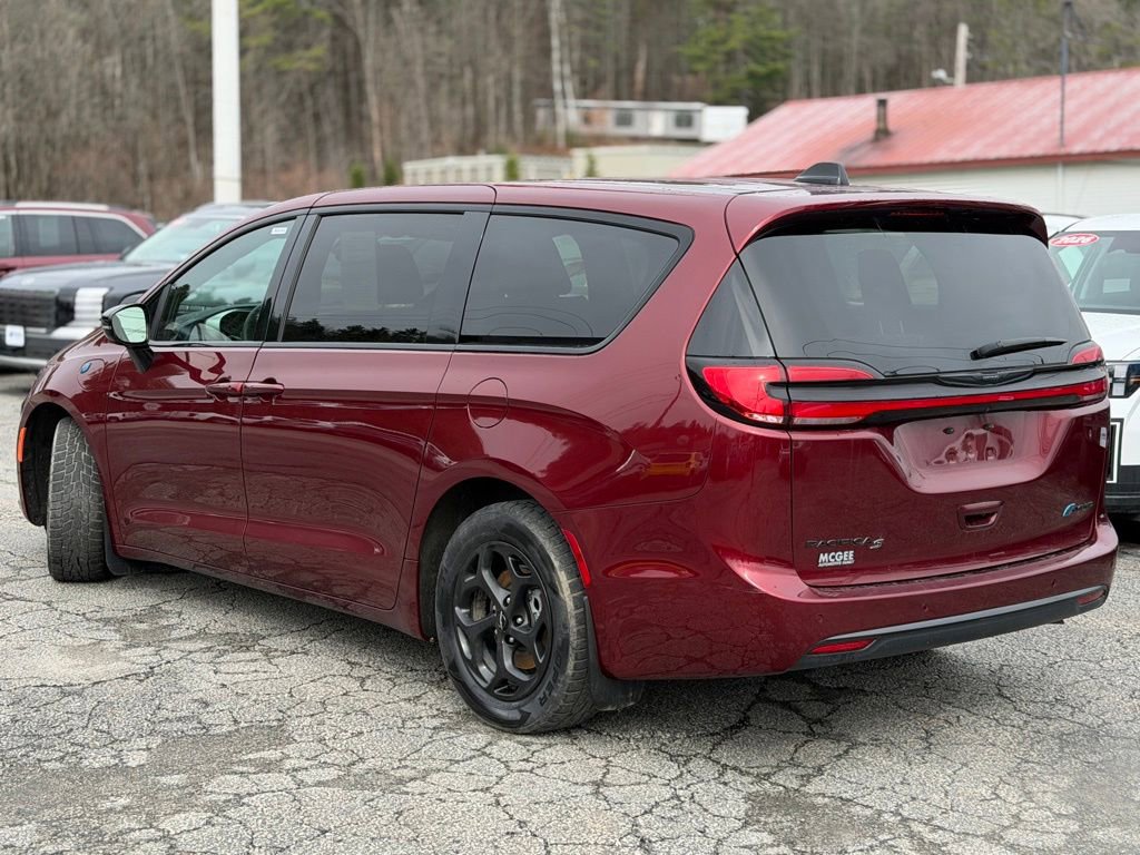 Used 2023 Chrysler Pacifica Limited w/ S Appearance Package FWD image 3