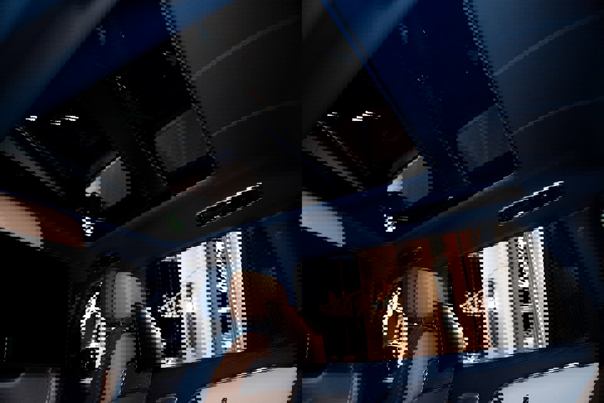 Used 2023 Land Rover Range Rover SV image 14