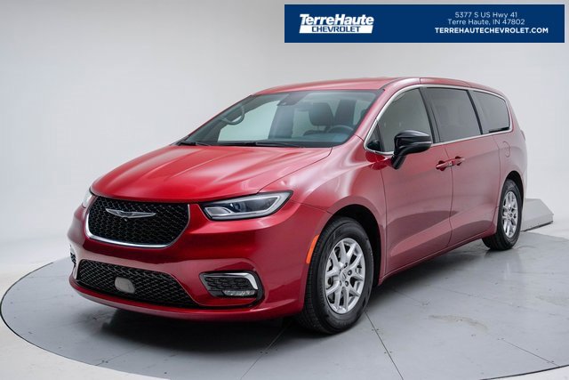 Used 2025 Chrysler Pacifica Select