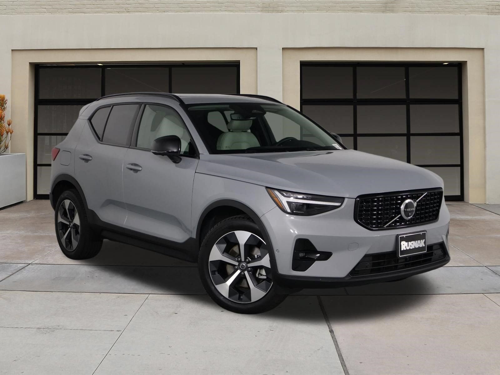 Certified 2026 Volvo XC40 B5 Plus AWD/4WD image 34