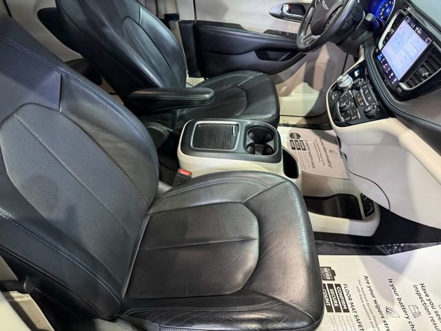 Used 2021 Chrysler Pacifica Touring-L image 25