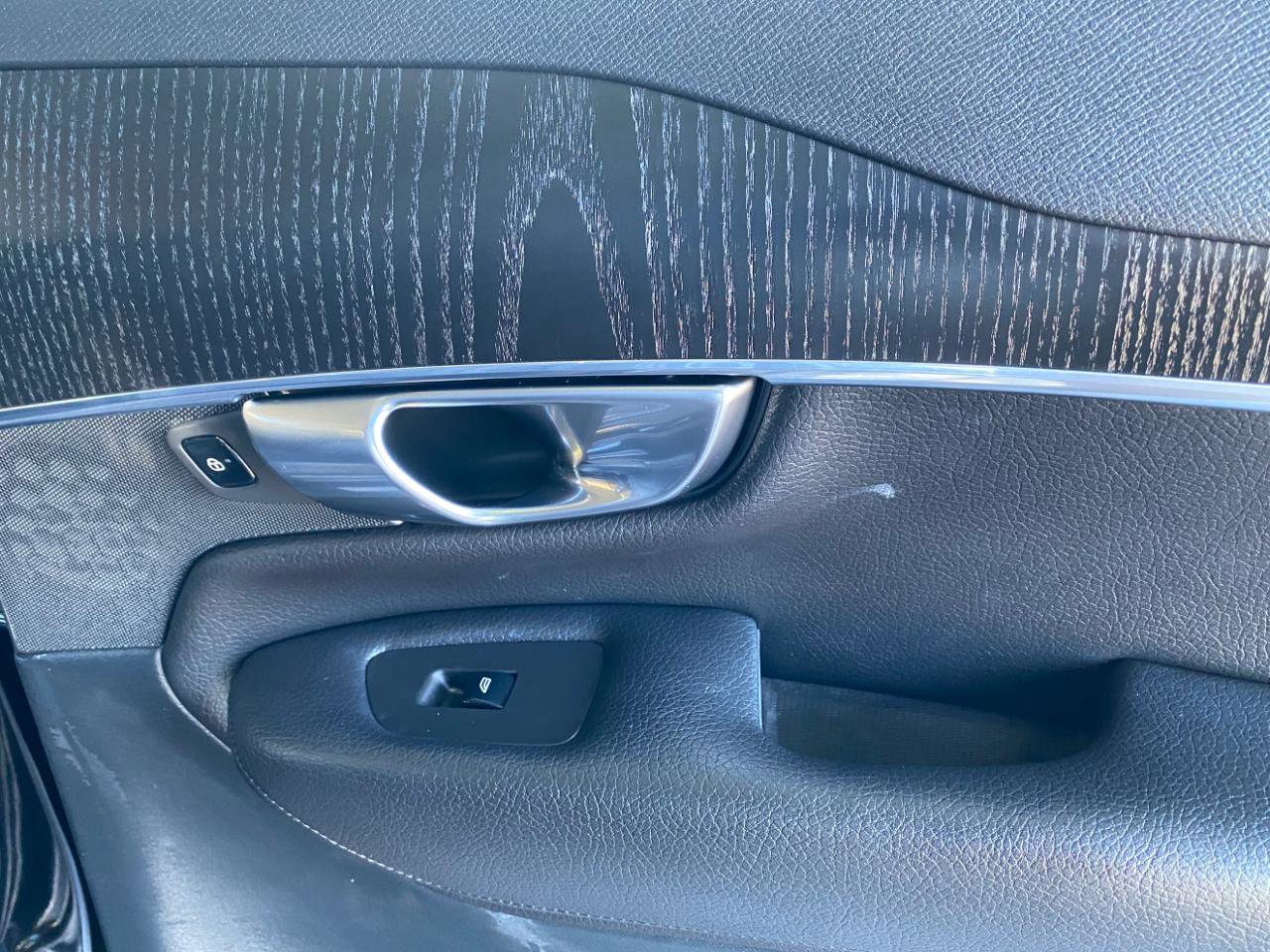 Used 2020 Volvo XC90 T6 Momentum image 40