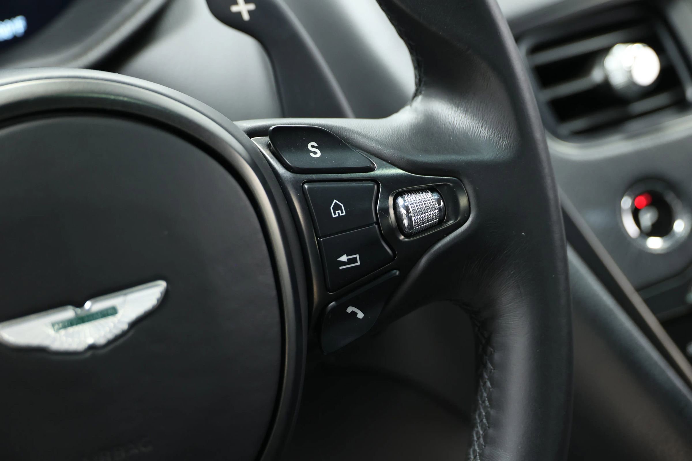 Used 2018 Aston Martin DB11 V12 image 23