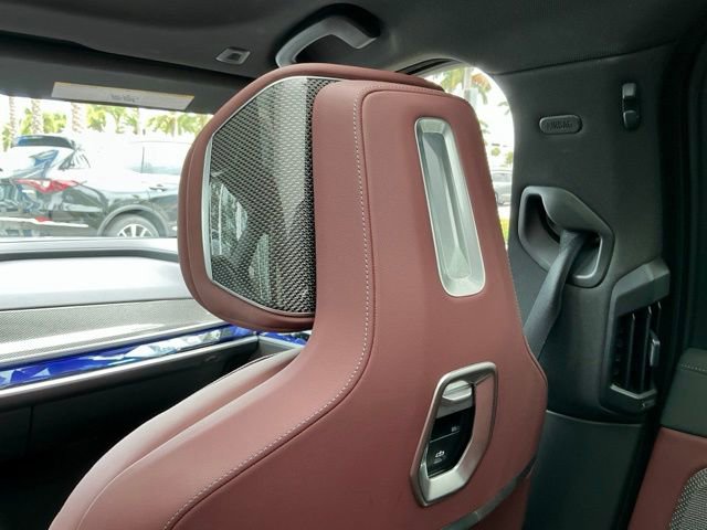 Used 2023 BMW i7 xDrive60 AWD/4WD image 13