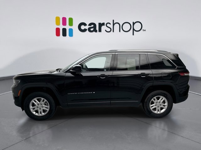 Used 2023 Jeep Grand Cherokee Laredo image 2