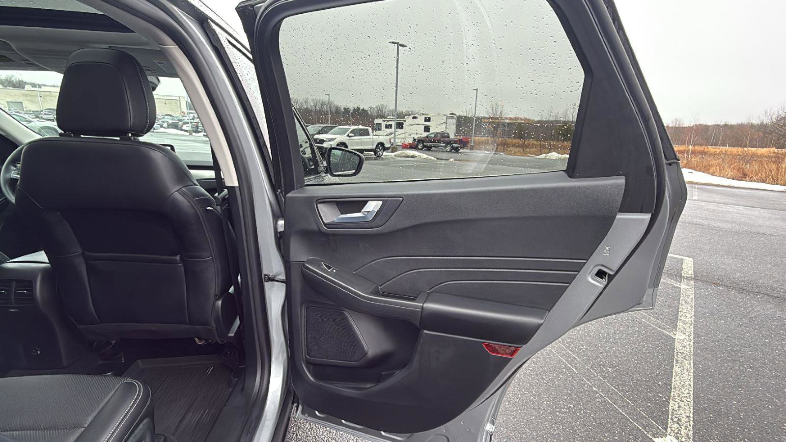 Used 2022 Ford Escape Titanium AWD/4WD image 18