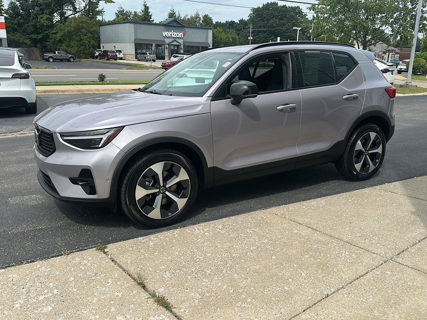 Used 2026 Volvo XC40 B5 Plus AWD/4WD image 7