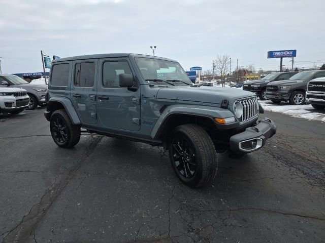 Used 2025 Jeep Wrangler Unlimited Sahara w/ Safety Group AWD/4WD image 8