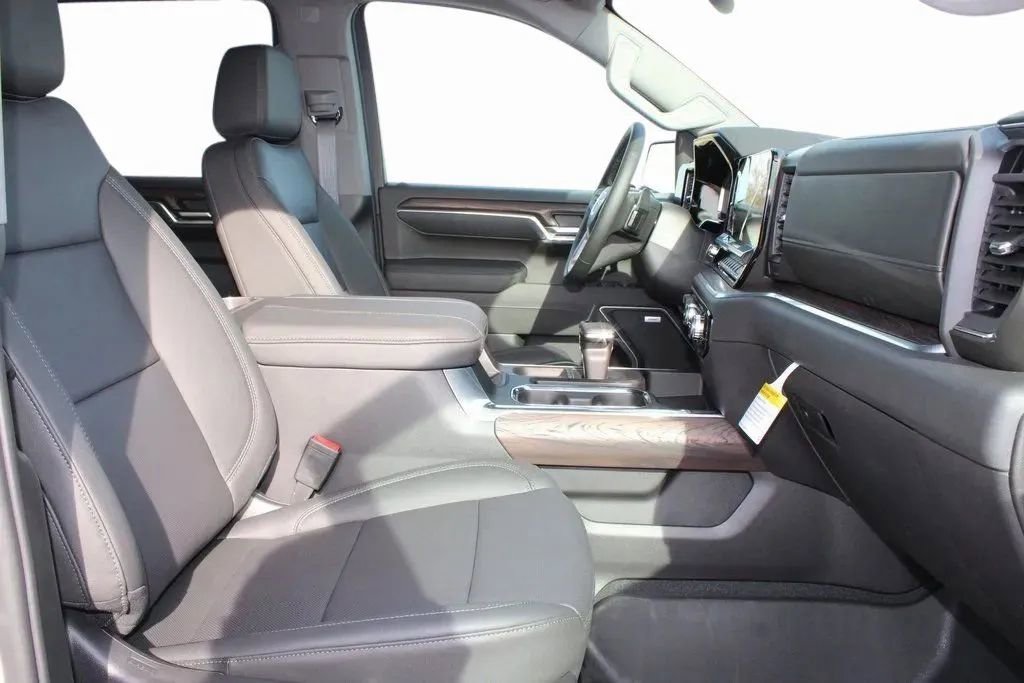 New 2026 GMC Sierra 1500 SLT image 16