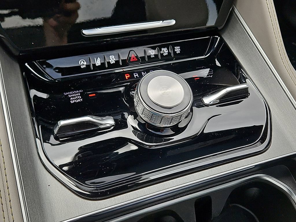 New 2025 Jeep Wagoneer L Series III w/ Premium Group I AWD/4WD image 15