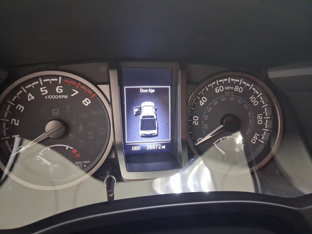 Used 2023 Toyota Tacoma TRD Off-Road w/ Technology Package AWD/4WD image 12